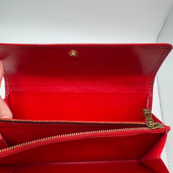 LOUIS VUITTON EPI SARAH LONG WALLET - Picture 4 of 7